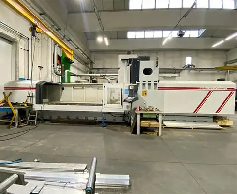 Macchinario CNC per lavorazioni meccaniche